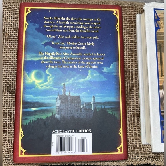 THE LAND OF STORIES Worlds Collide and A Grimm Warning Books - Picture 5 of 7